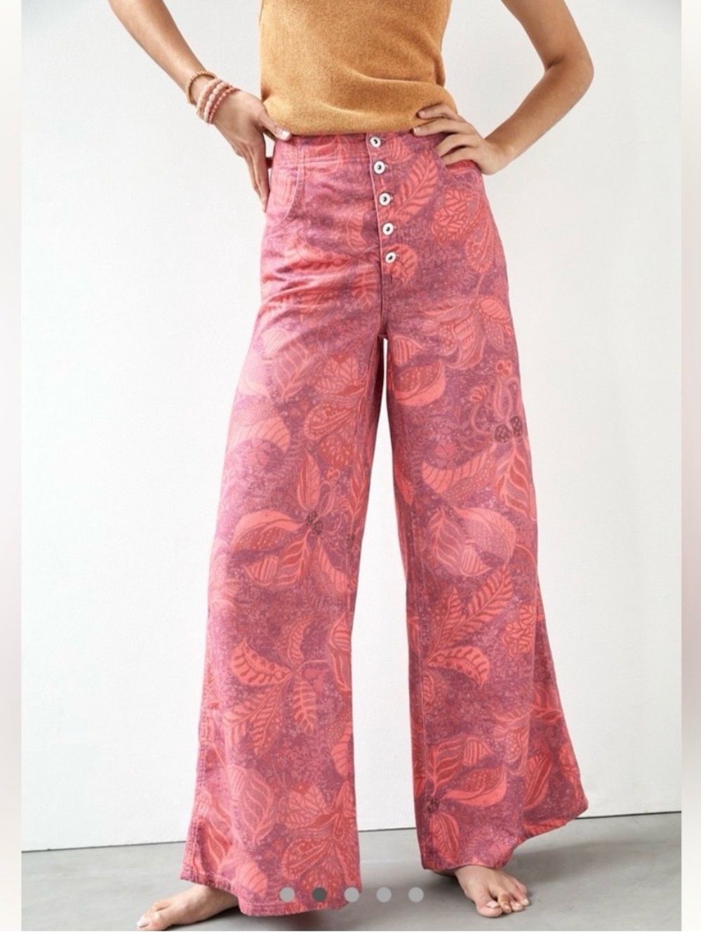 Pilcro high rise button fly floral flared pants, size 28 - Picture 3 of 8